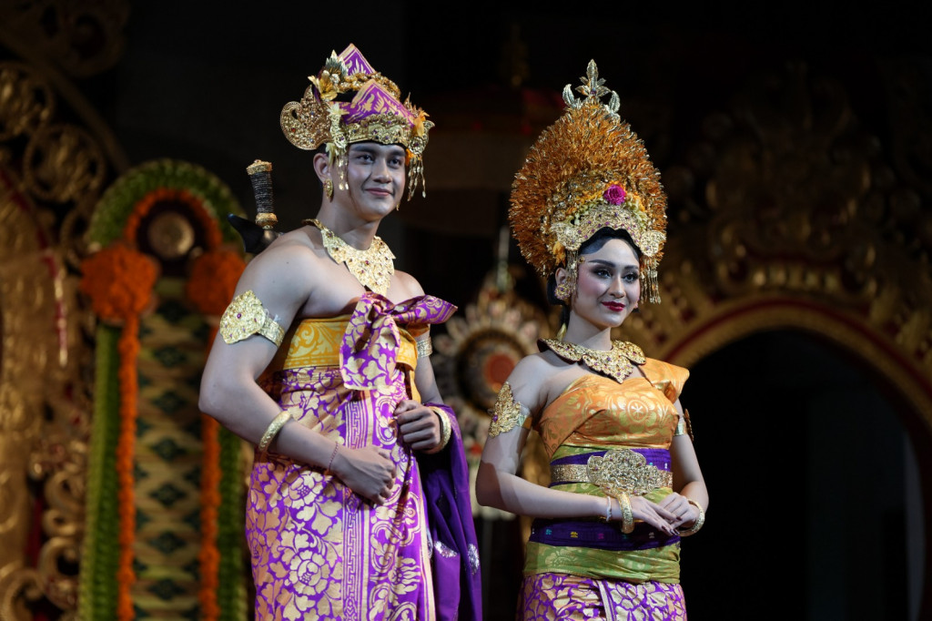 Duta Kabupaten Badung Tampilkan Parade Busana Adat Khas Daerah dengan Tema Dharma Cakra Wastra di PKB XLVI